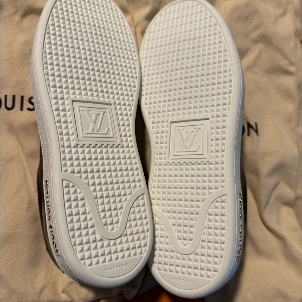 Louis Vuitton Monogram FrontRow Women’s Sneakers New in Box - Picture 3 of 14